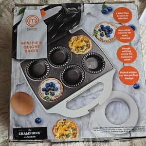 MasterChef Mini Pie & Quiche Baker Non Stick W/ Dough Cutter